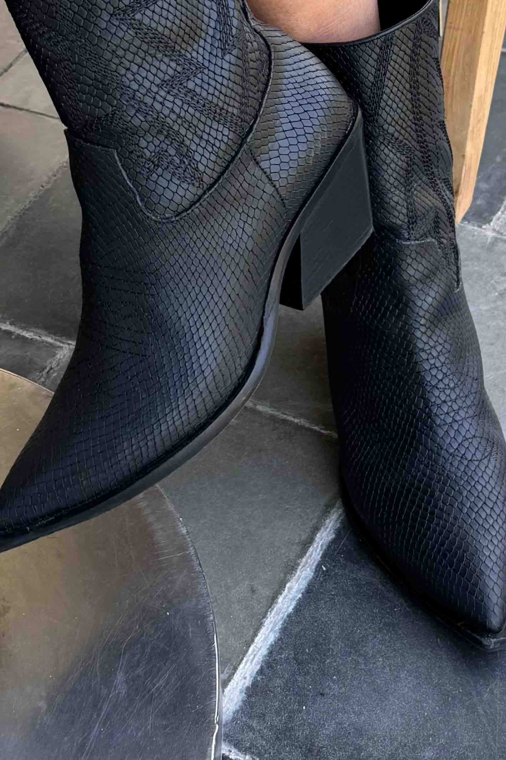 Arely Western Boot