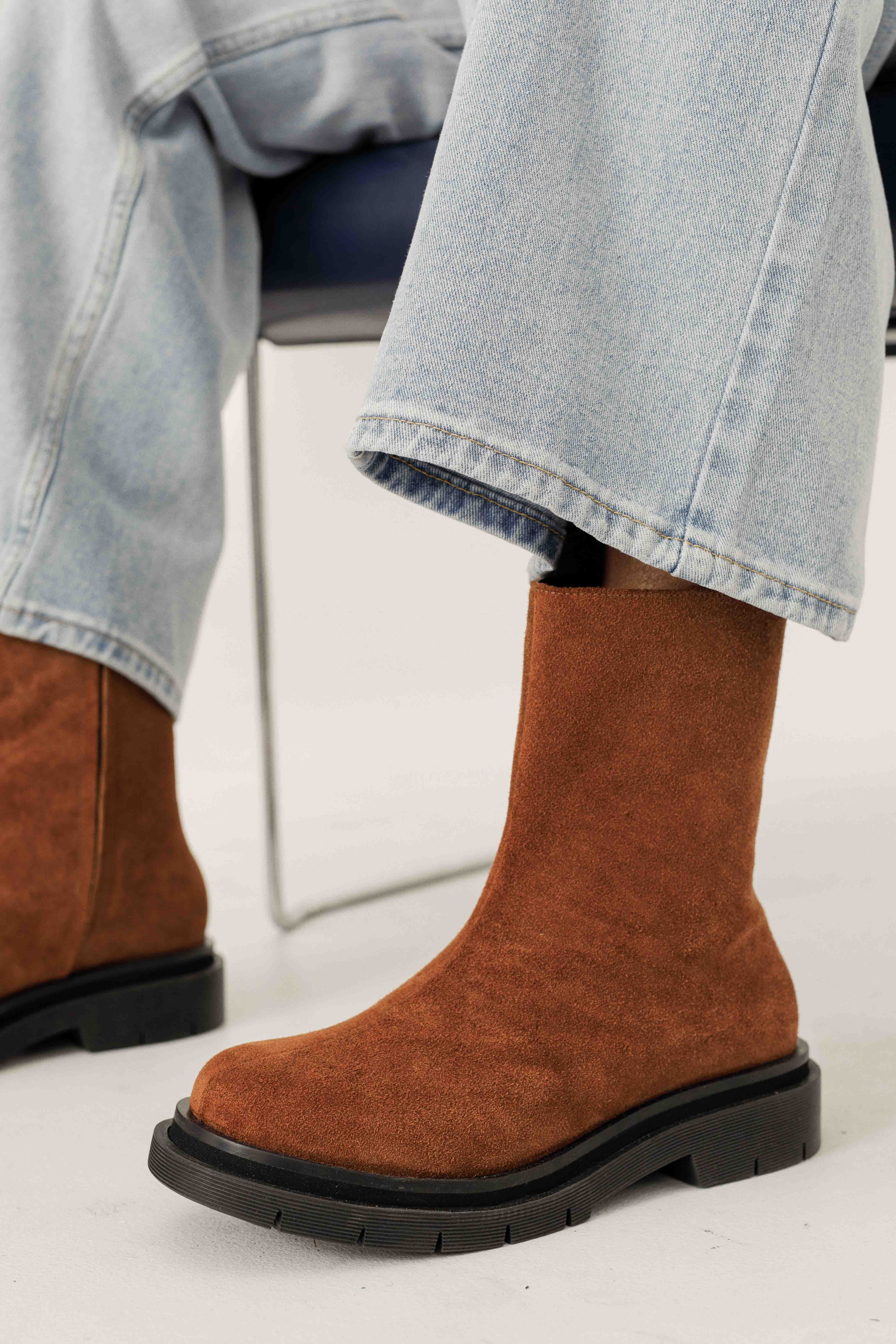 Arlo Lugsole Chelsea Boots