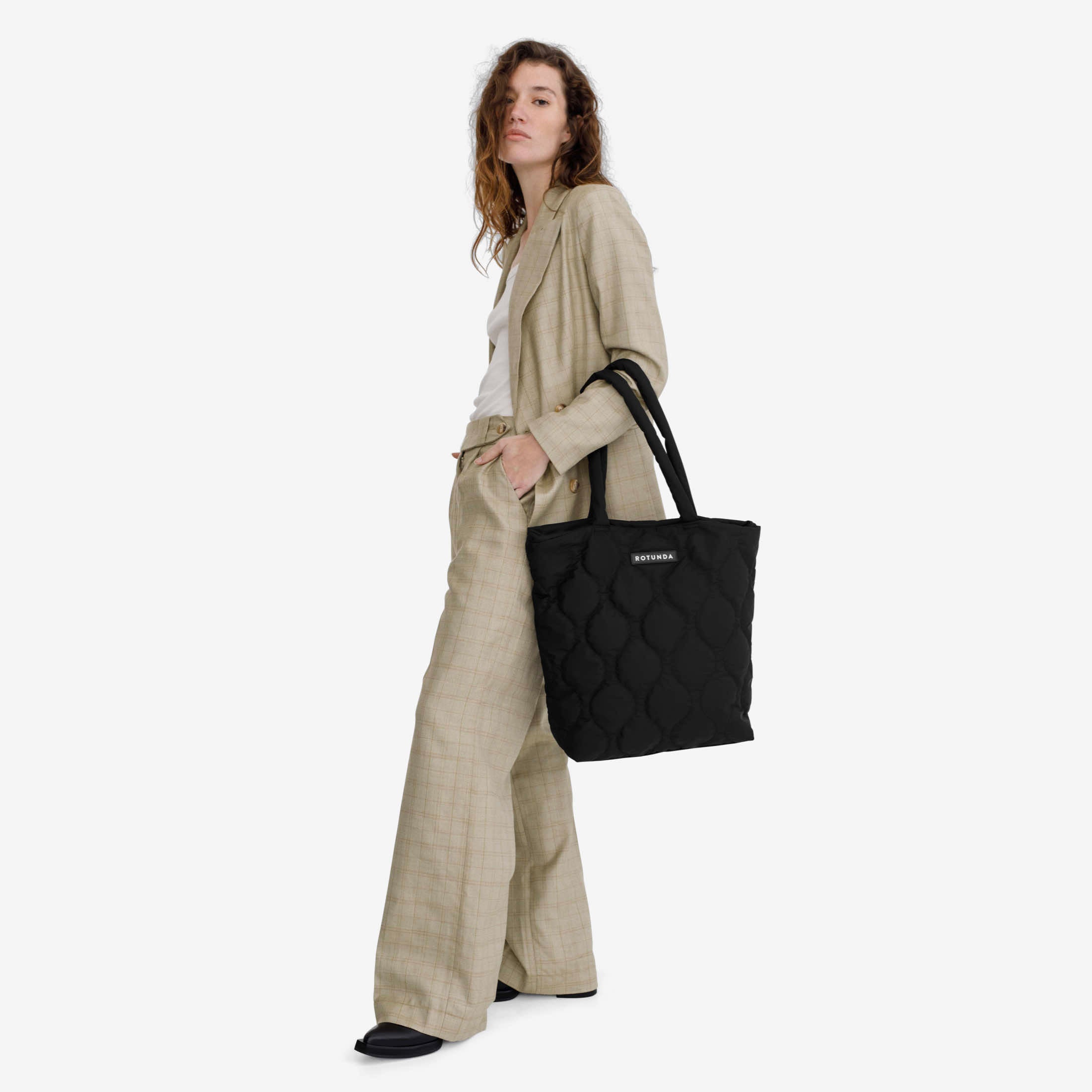 Daira Classic Tote