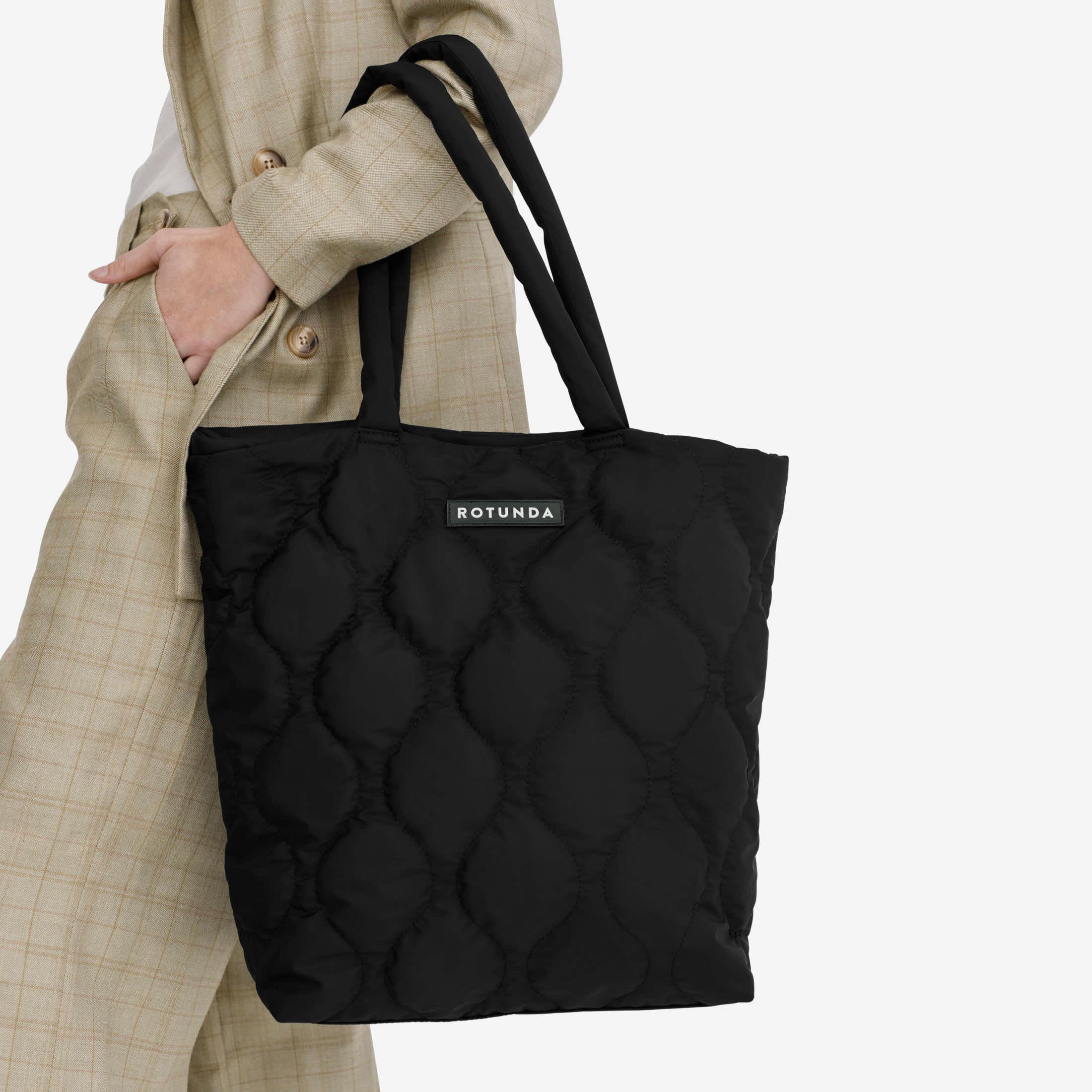 Daira Classic Tote