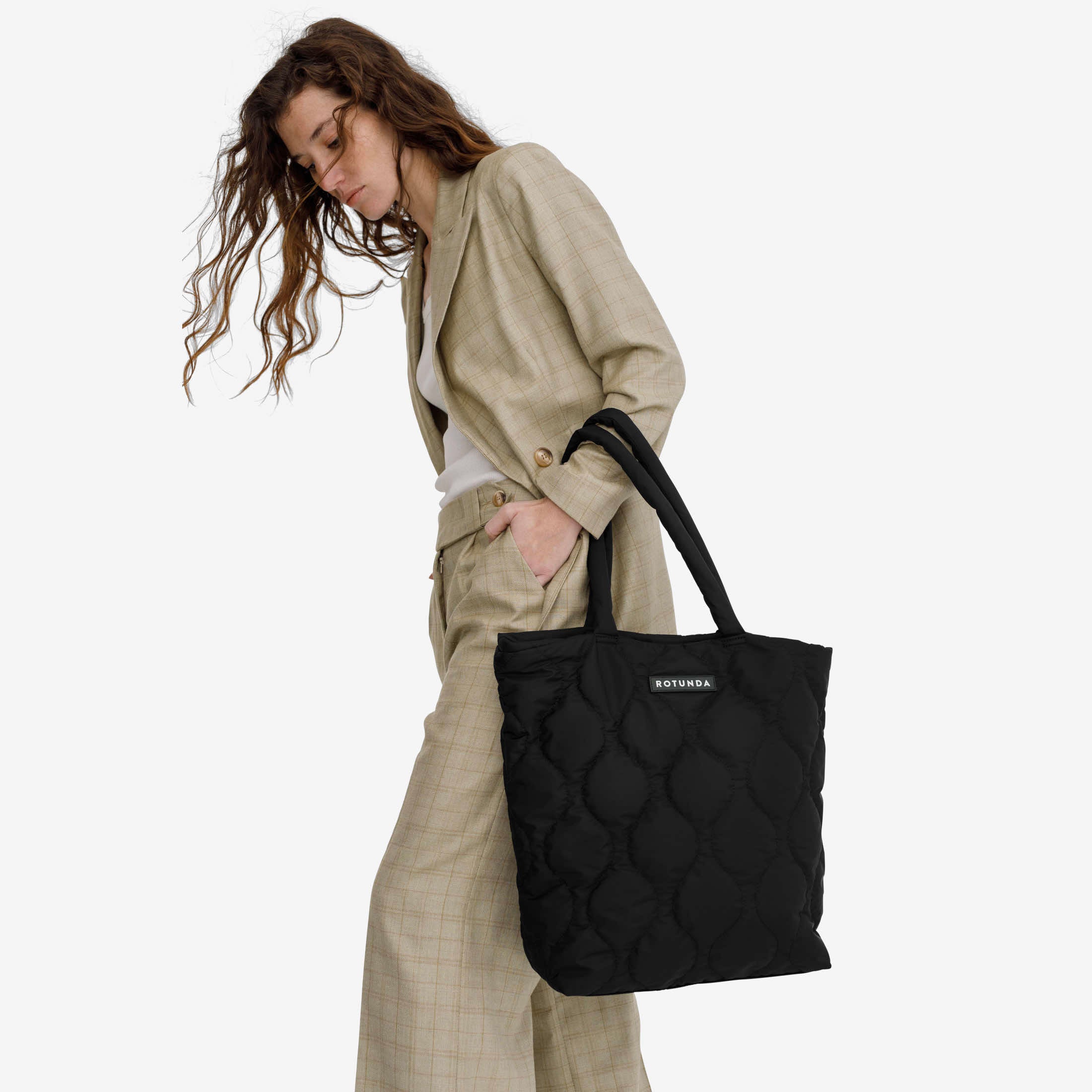 Daira Classic Tote
