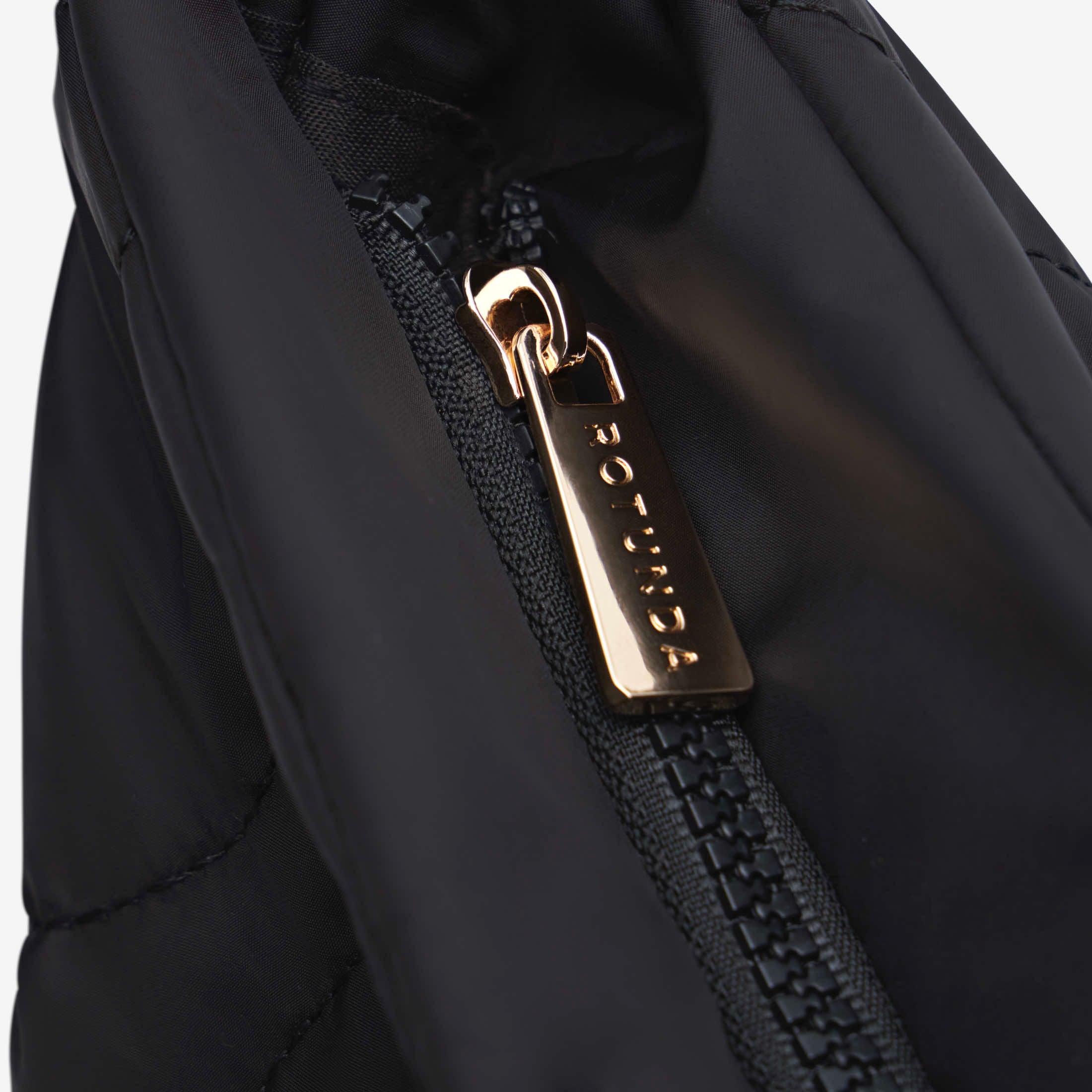 Daira Classic Tote