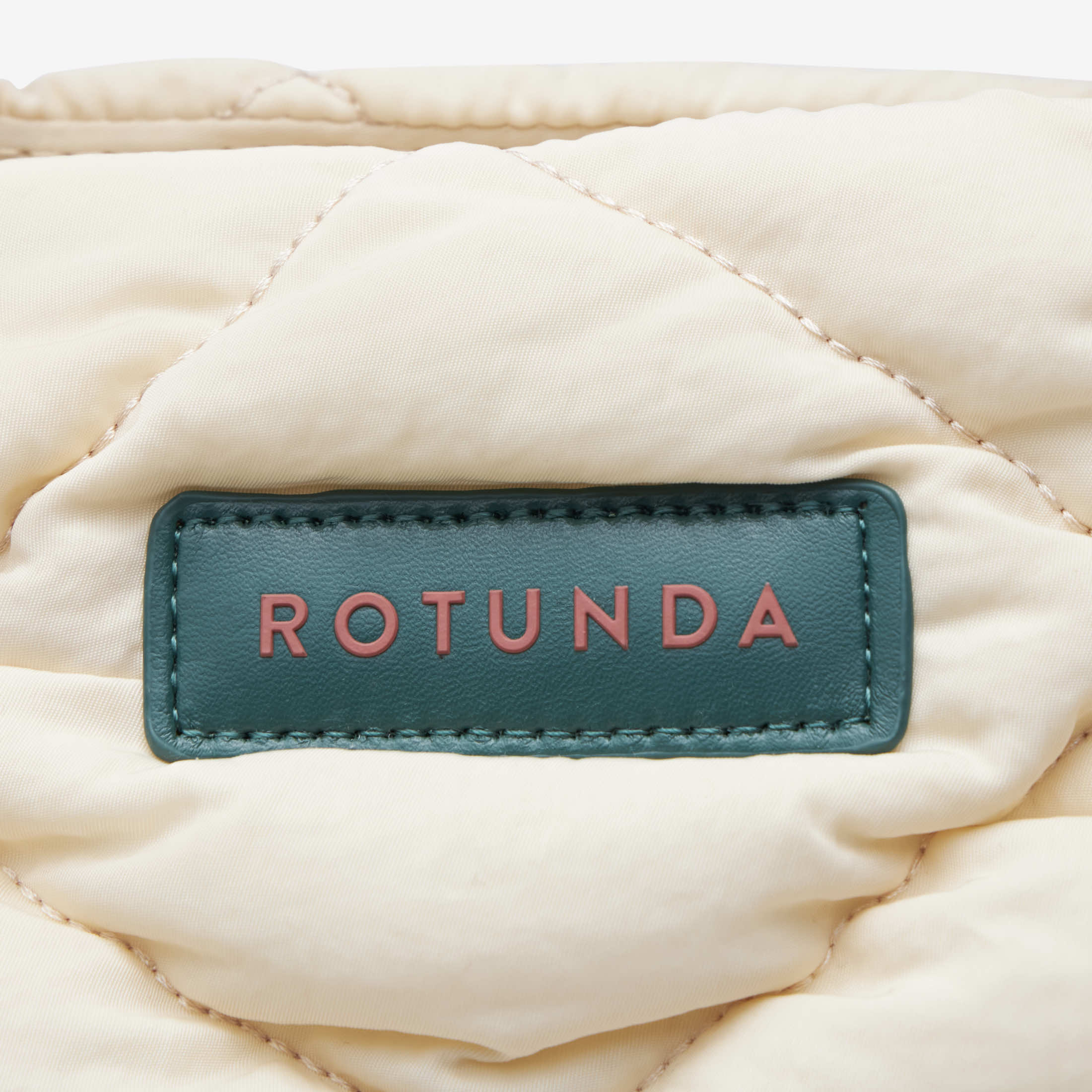 Bolso de mano Daira Fluffy en color blanco roto