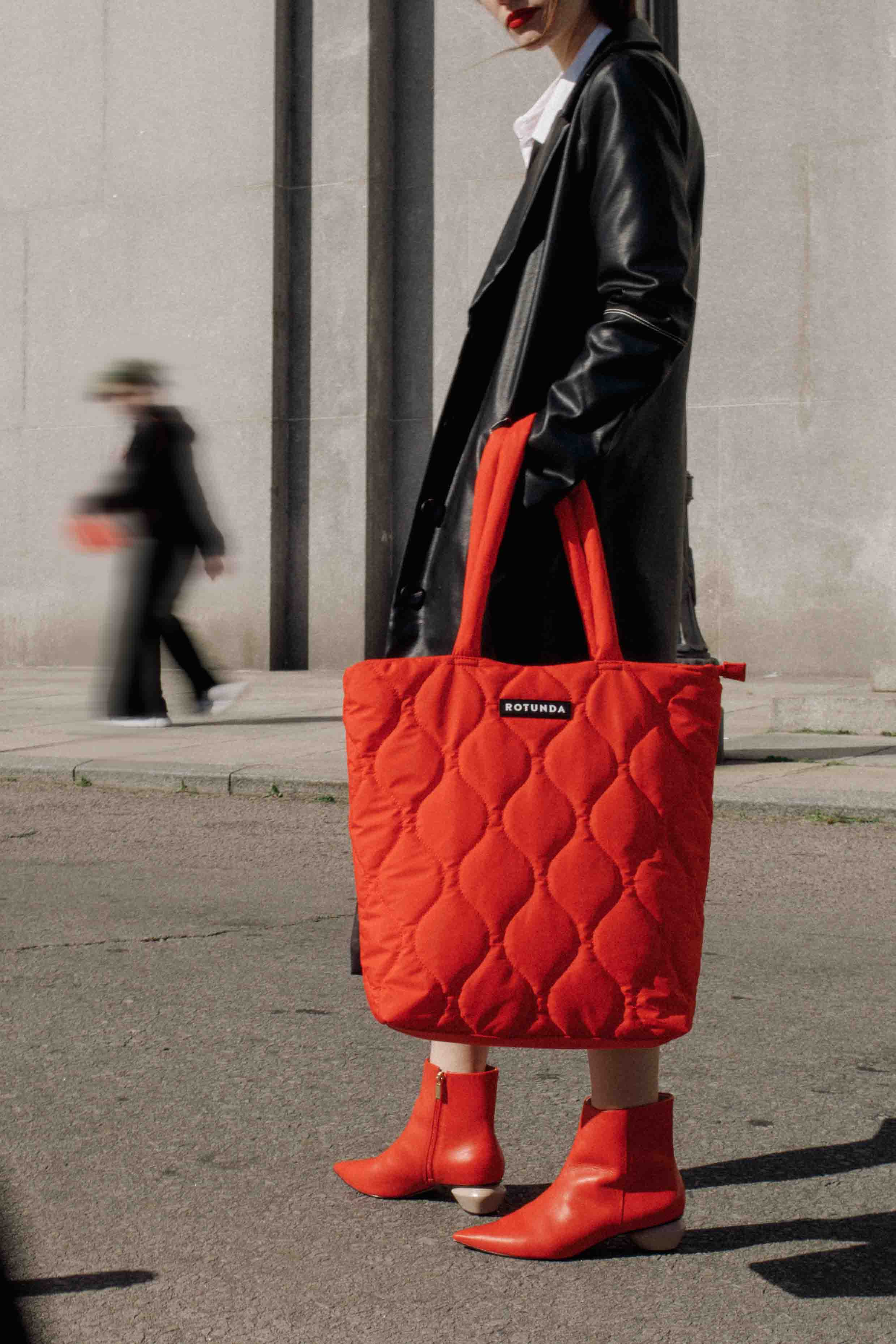 Daira Classic Tote