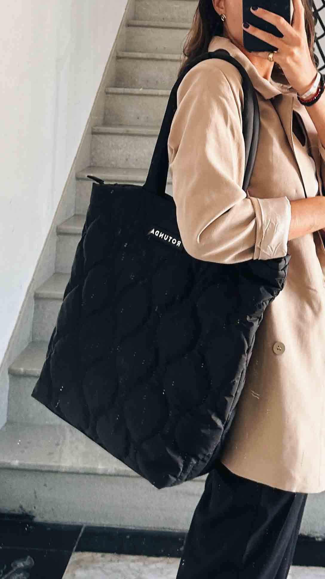 Daira Classic Tote