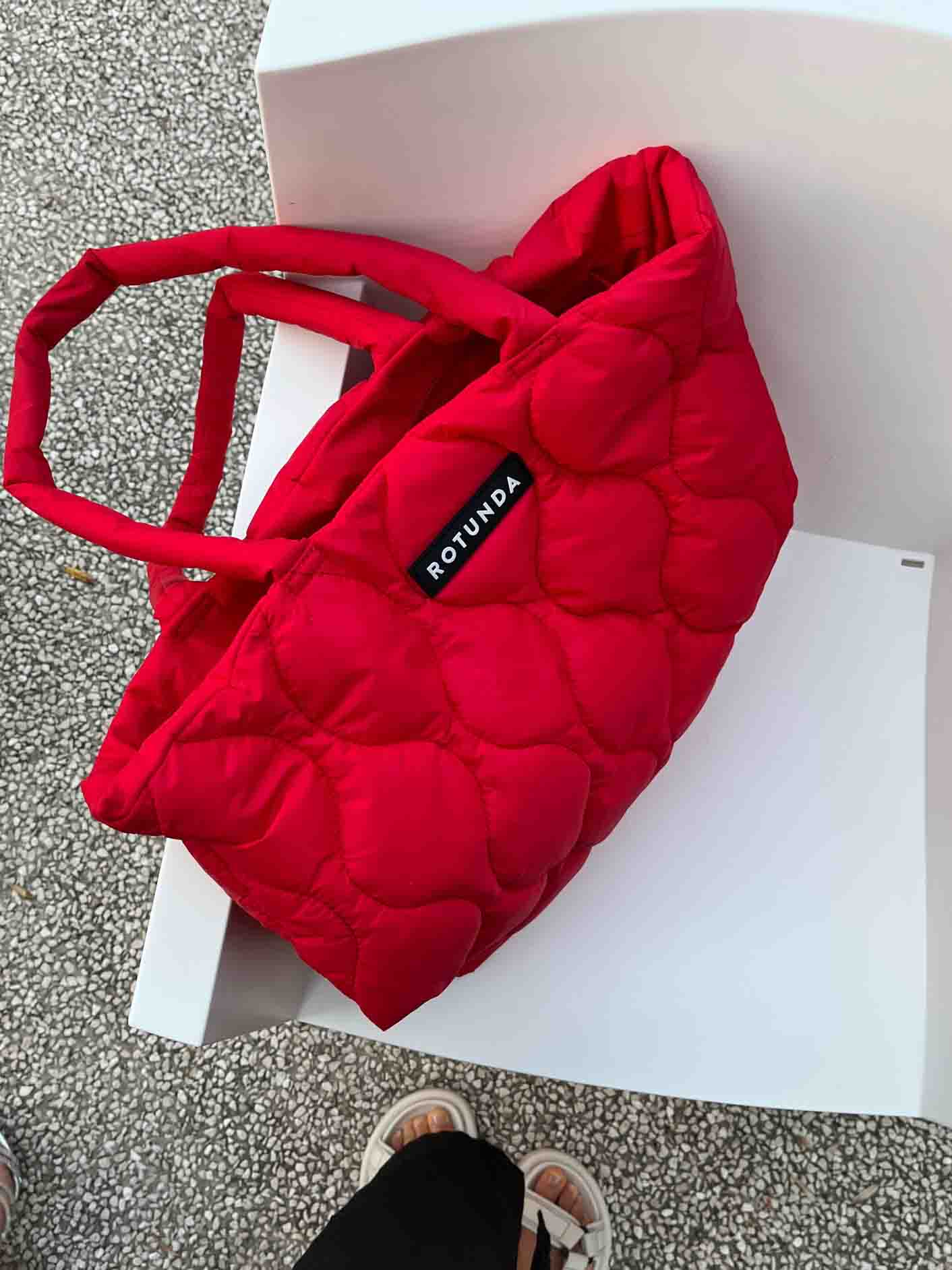 Daira Classic Tote