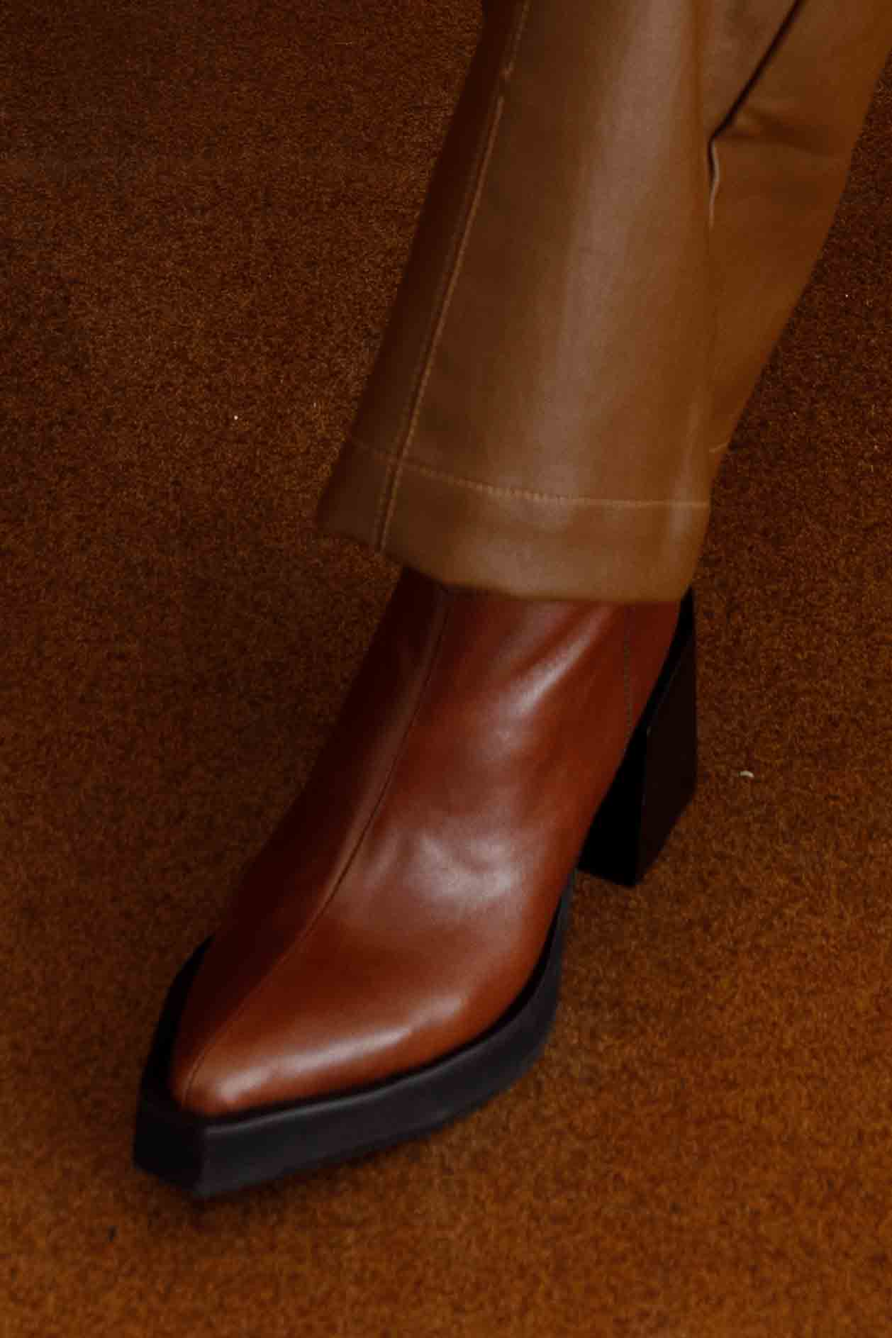 Anue Ankle Boots