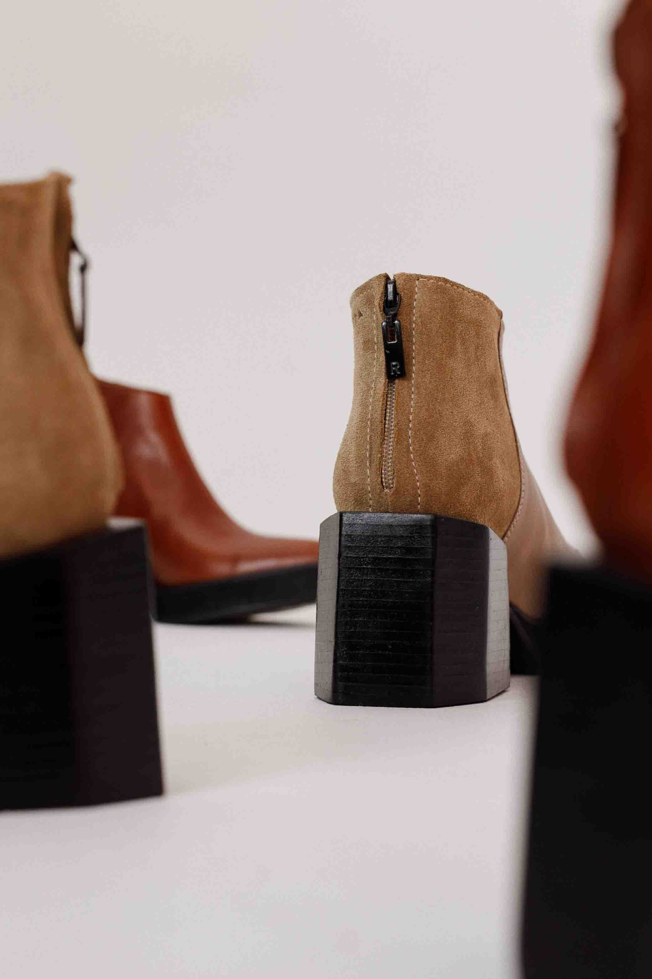 Anue Ankle Boots